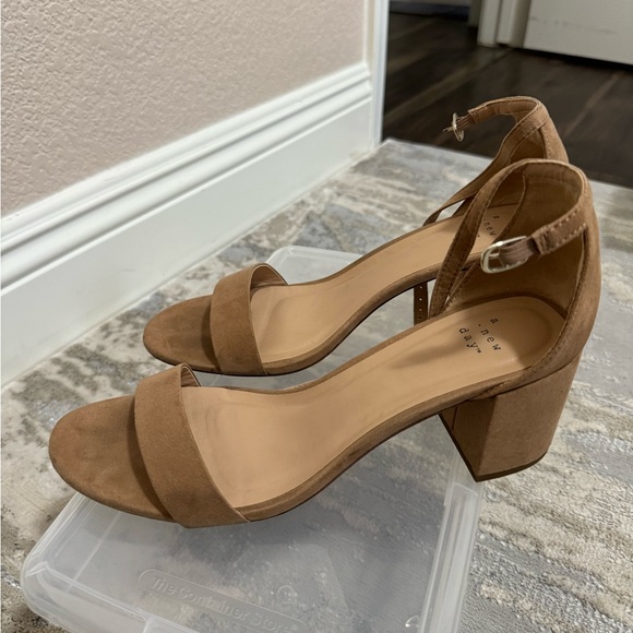 Tan block heel - Picture 2 of 3